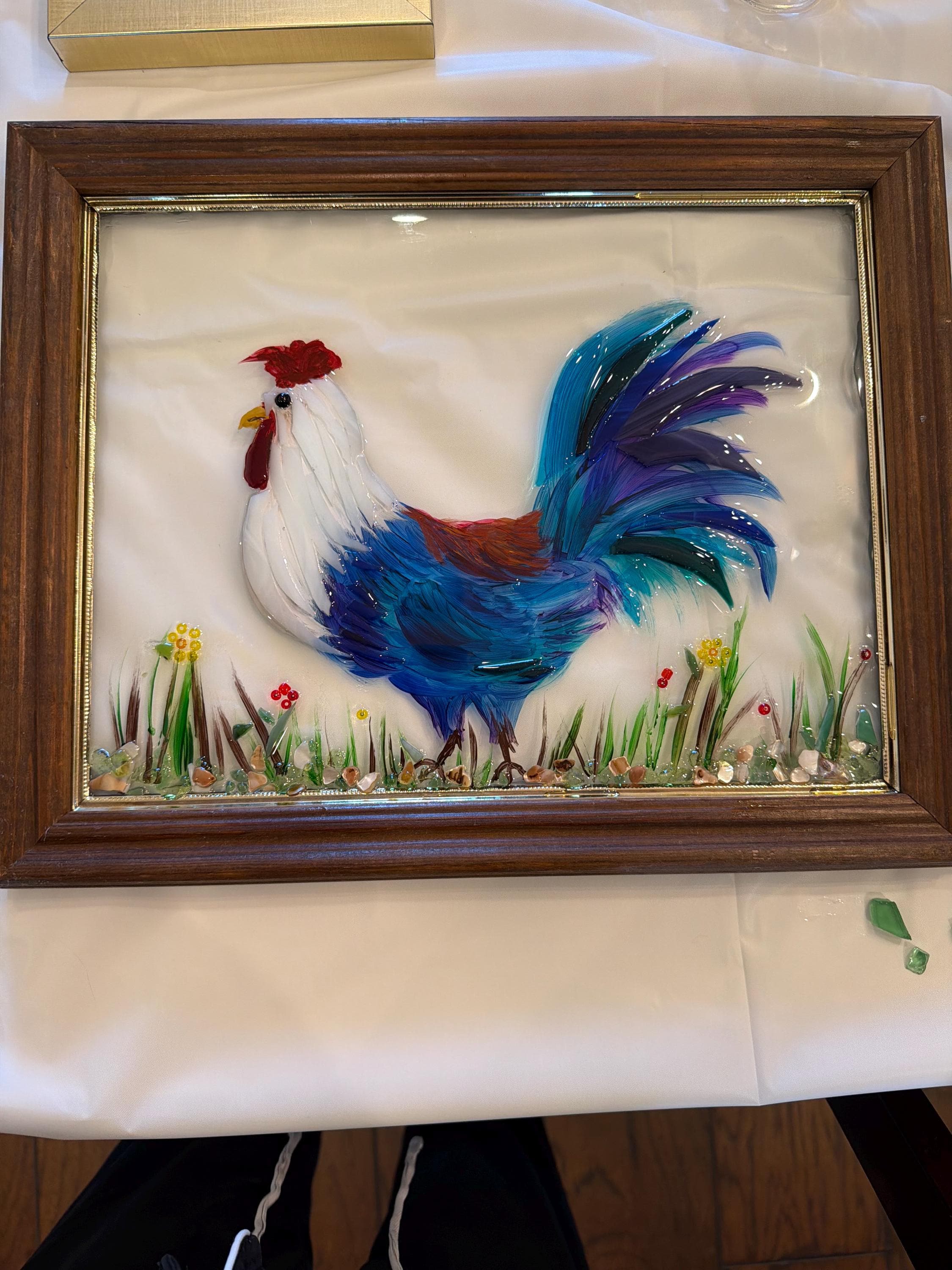 Captivated rooster